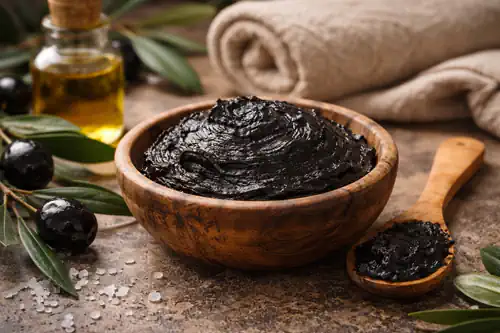 Savon noir et accessoires rustiques